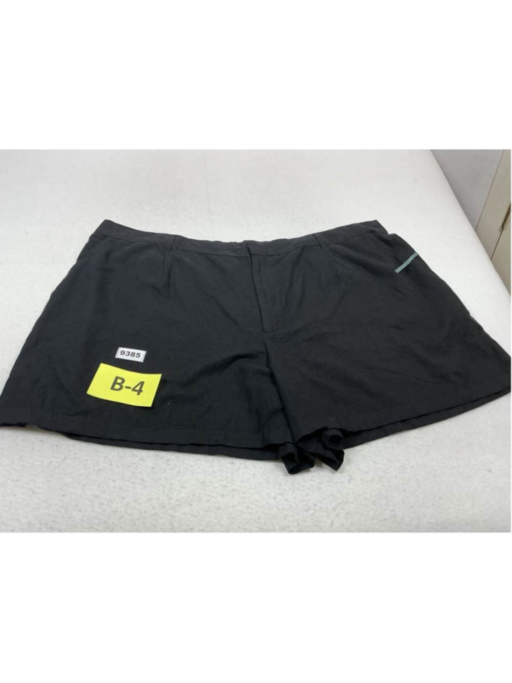 Womans Excellent Terra & Sky Black Linen Shorts 3X (24W-26W)